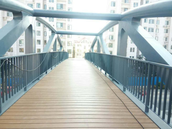 青岛天桥通道木塑地板